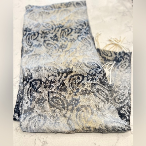 Steve Madden Scarf Ombré Paisley Muffler Mid Weight -Black NWT - Picture 5 of 5